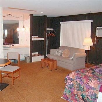 Longvue Inn And Suites Wellsvi Wellsville Dış mekan fotoğraf